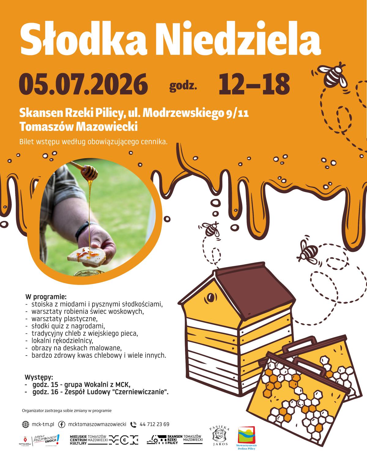 Na zdjęciu plakat Słodkiej niedzieli w Skansenie. na plakacie grafiki ula i plastrów miodu oraz zdjęcie ręki trzymającej słodki piernik