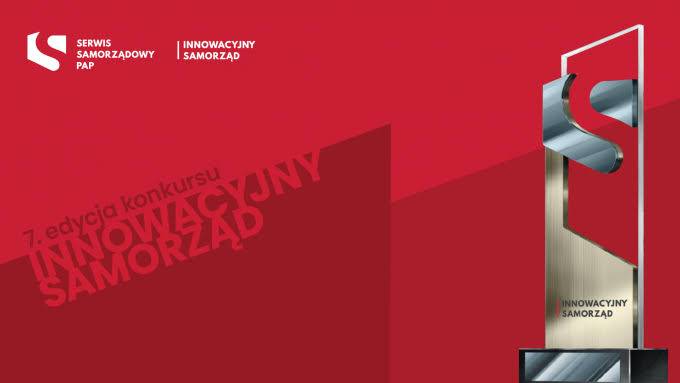 Na zdjęciu baner 7. edycji konkursu Innowacyjny Samorząd, na banerze loga serwisu Samorządowego PAP i grafika przyznawanej w konkursie statuetki
