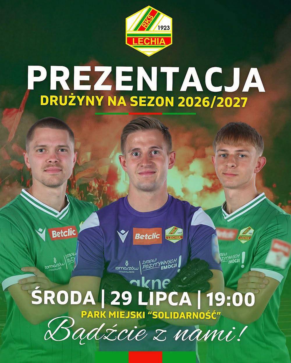 Na plakacie trzech zawodników RKS Lechia w koszulkach klubowych, plakat zapowiada prezentację drużyny na sezon piłkarski 2026/2027. Na plakacie również logo klubowe