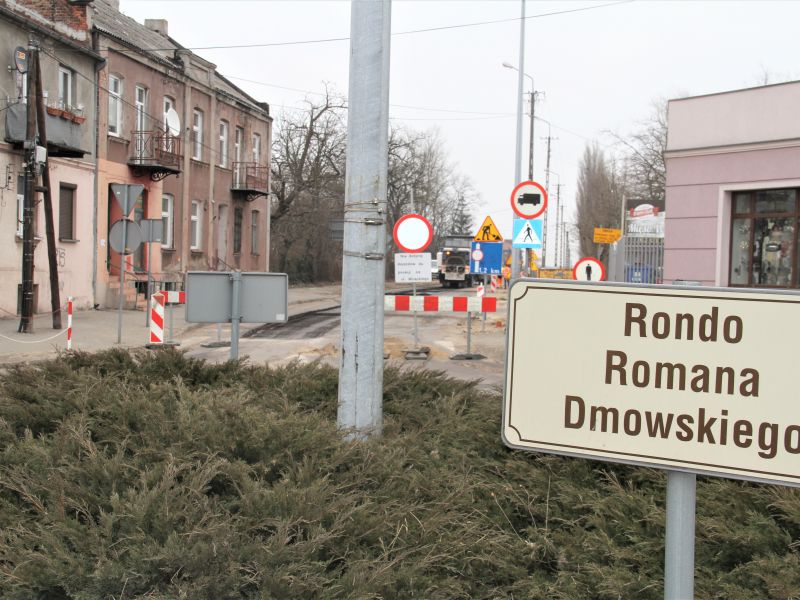 Na zdjęciu Rondo Dmowskiego w czasie remontu DW 713