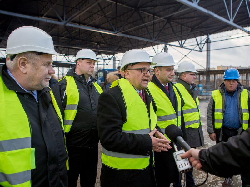 Budowa Areny Lodowej. Członkowie sejmowej komisji sportu z wizytą w Tomaszowie